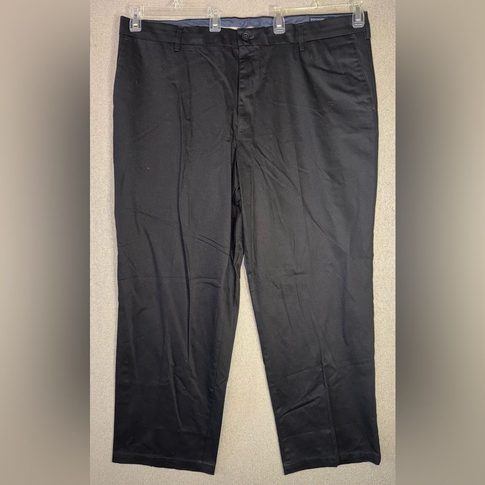Dockers Men's signature relaxed khaki Black Dress Pants